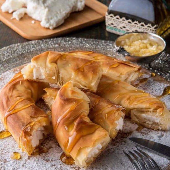 Σκοπελίτικη Πίτα με Τυρί
